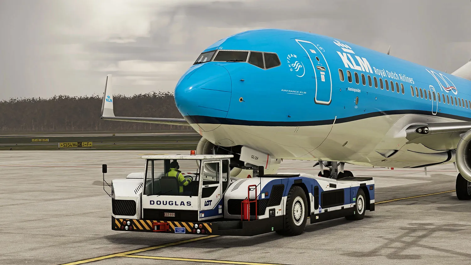 Pushback tractor at the nose of a Boeing 737